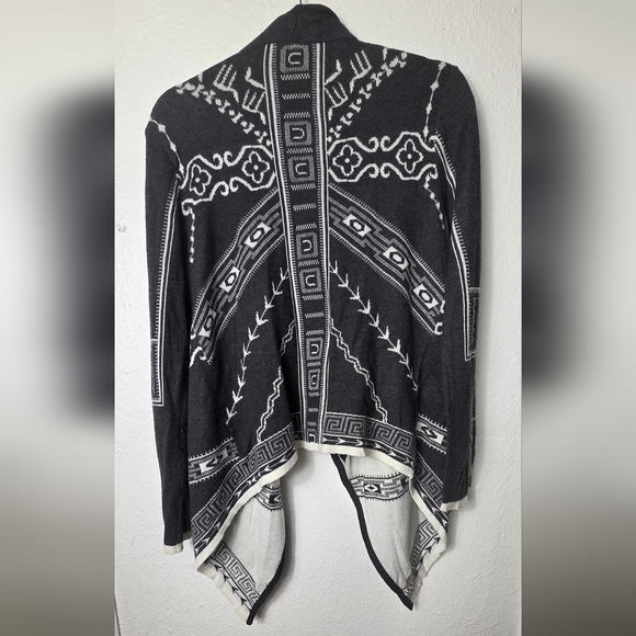 Mollo Rollo Chic Black and White Women's Poncho - Picture 4 of 7